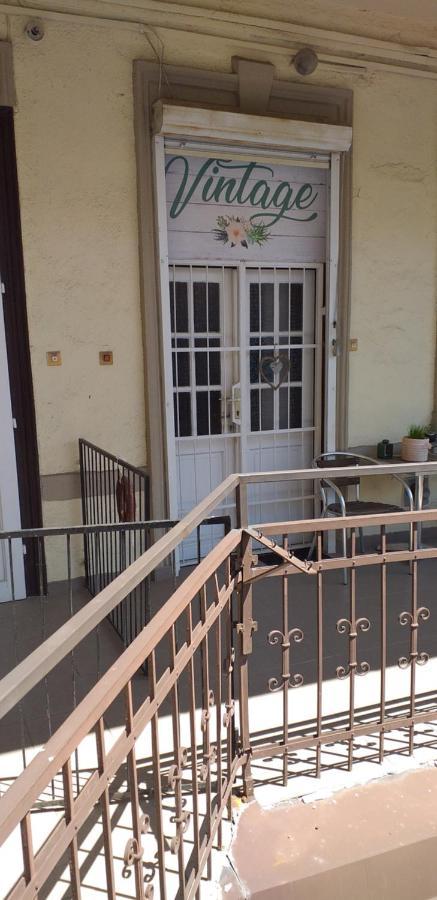 Belvarosi Vintage Apartman A Setaloutcan ميسكولك المظهر الخارجي الصورة