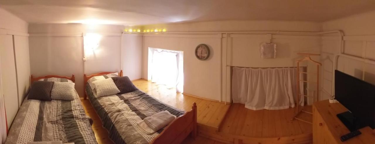 Belvarosi Vintage Apartman A Setaloutcan ميسكولك المظهر الخارجي الصورة