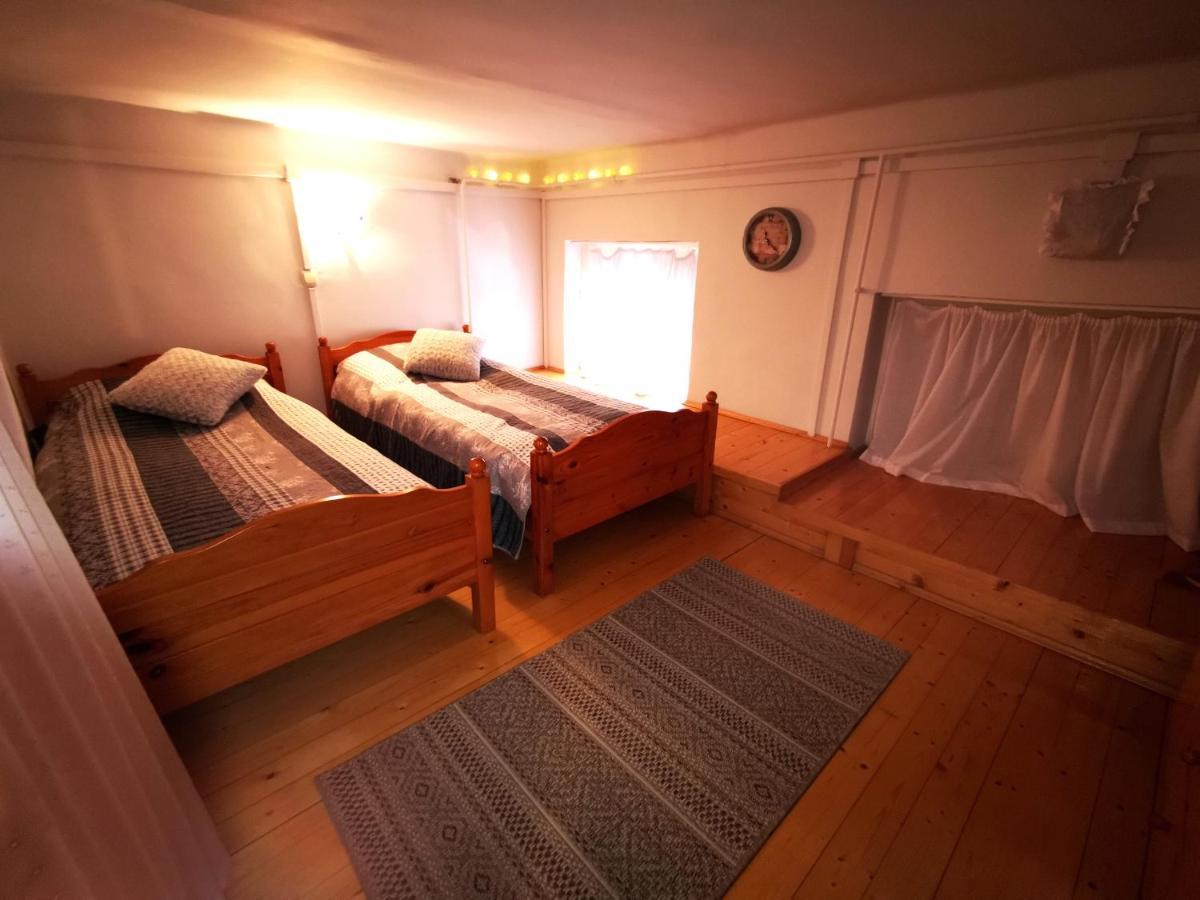 Belvarosi Vintage Apartman A Setaloutcan ميسكولك المظهر الخارجي الصورة