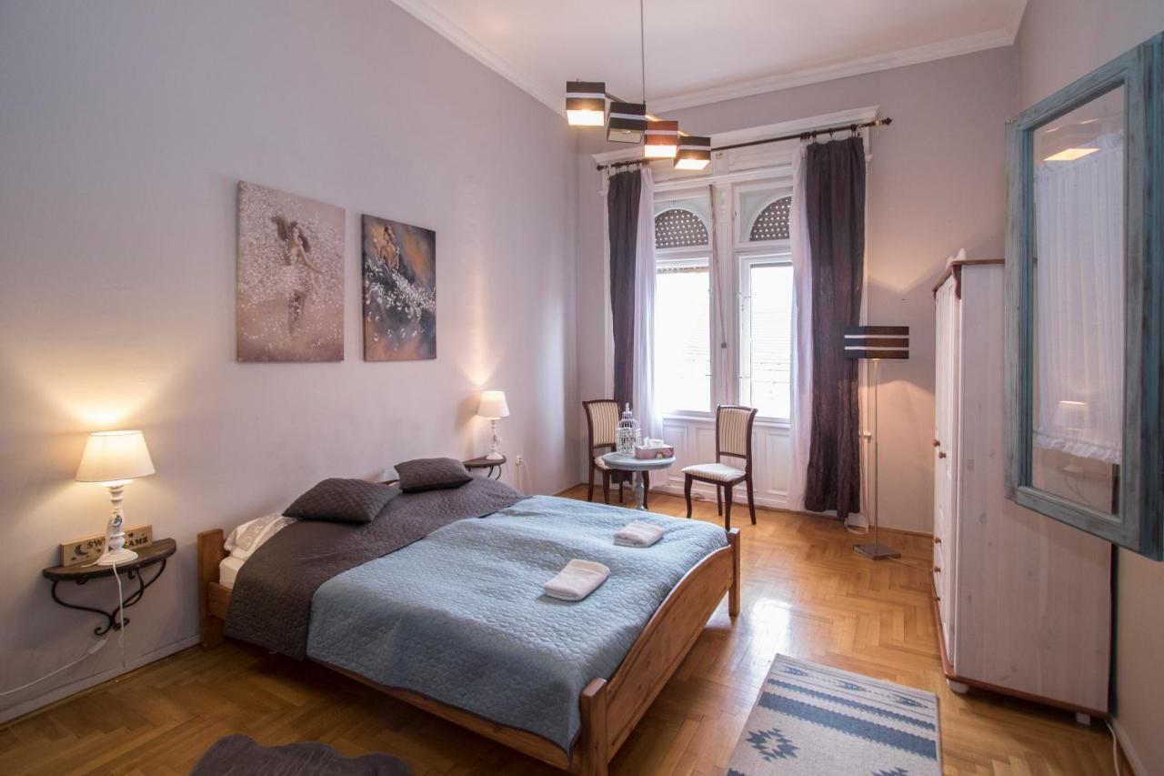 Belvarosi Vintage Apartman A Setaloutcan ميسكولك المظهر الخارجي الصورة