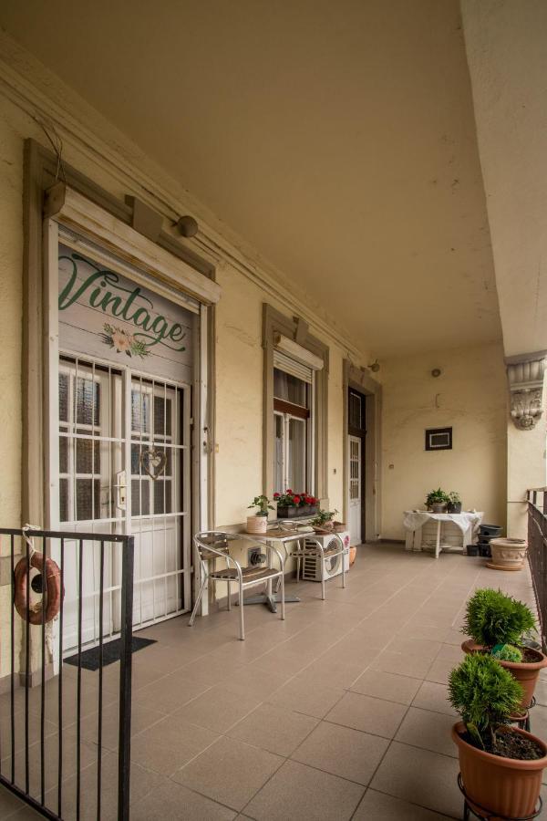 Belvarosi Vintage Apartman A Setaloutcan ميسكولك المظهر الخارجي الصورة