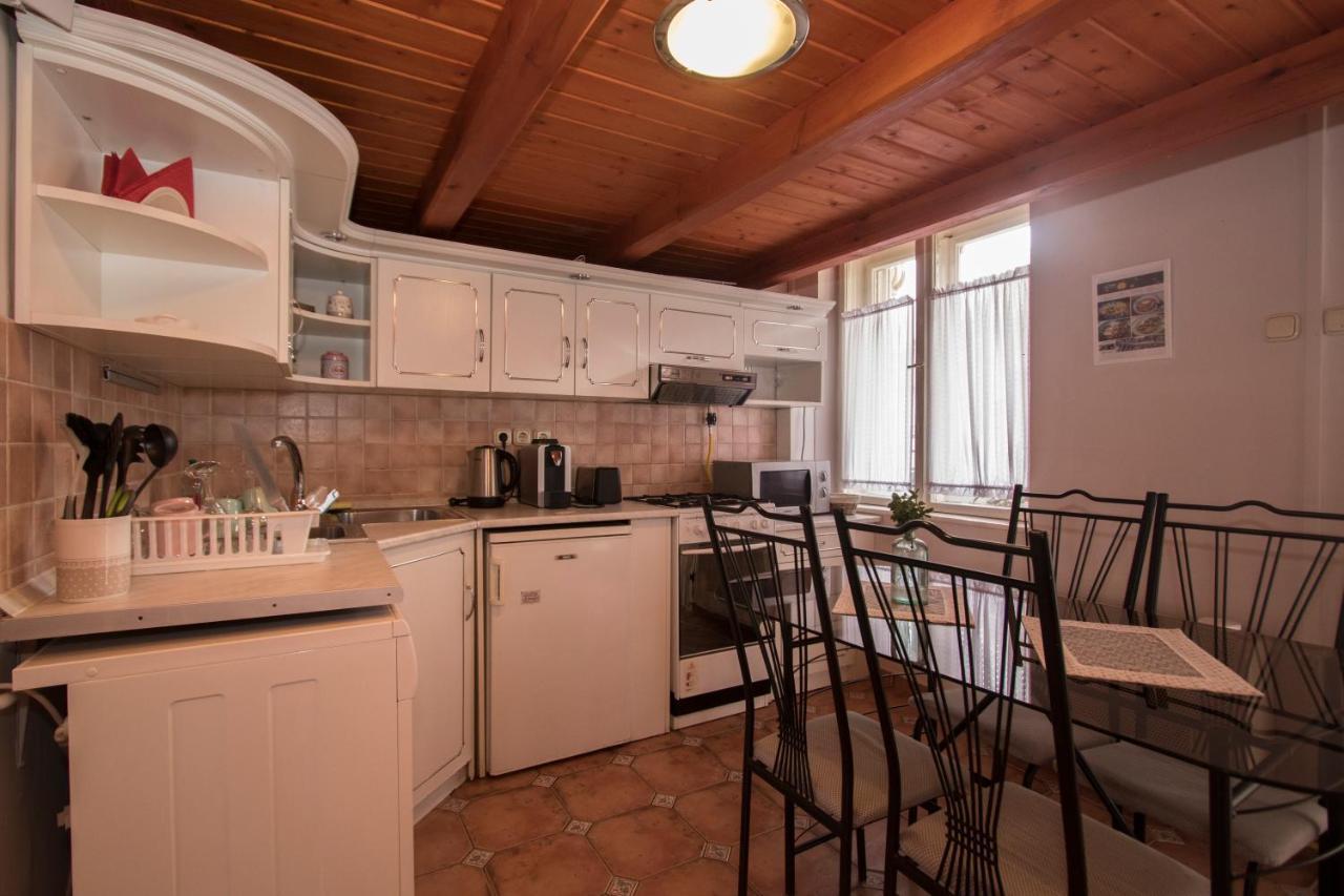 Belvarosi Vintage Apartman A Setaloutcan ميسكولك المظهر الخارجي الصورة