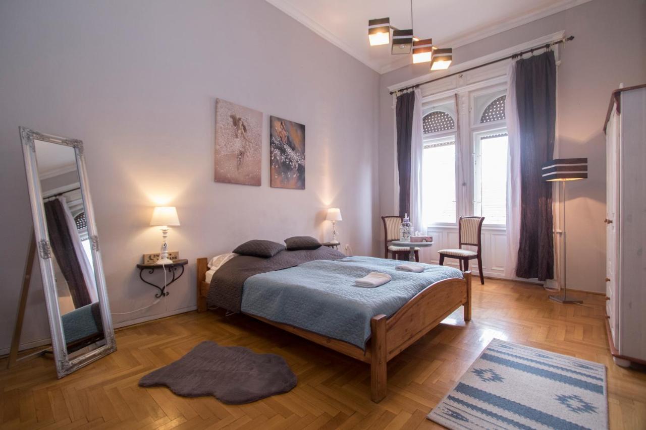 Belvarosi Vintage Apartman A Setaloutcan ميسكولك المظهر الخارجي الصورة