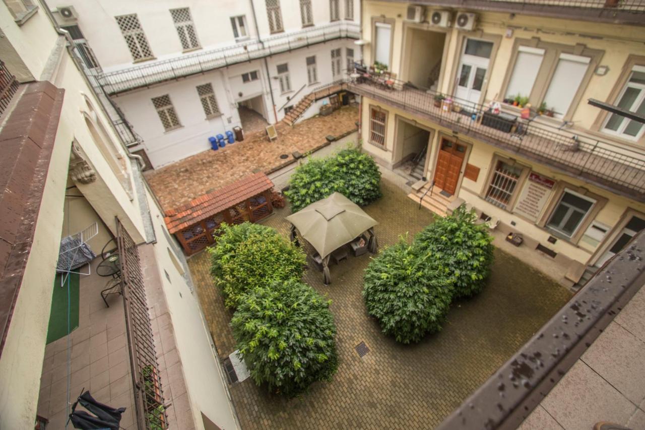 Belvarosi Vintage Apartman A Setaloutcan ميسكولك المظهر الخارجي الصورة