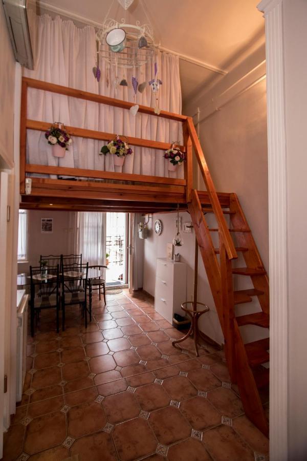 Belvarosi Vintage Apartman A Setaloutcan ميسكولك المظهر الخارجي الصورة