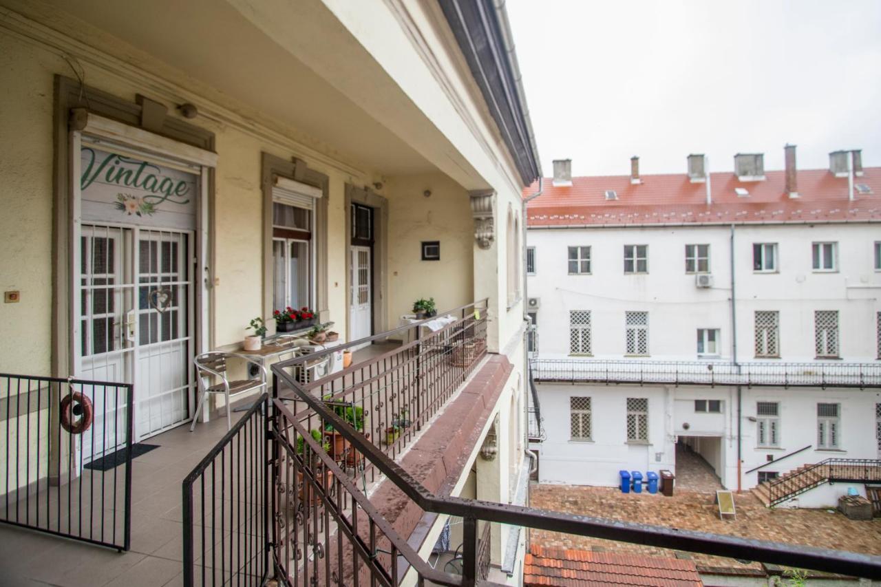 Belvarosi Vintage Apartman A Setaloutcan ميسكولك المظهر الخارجي الصورة
