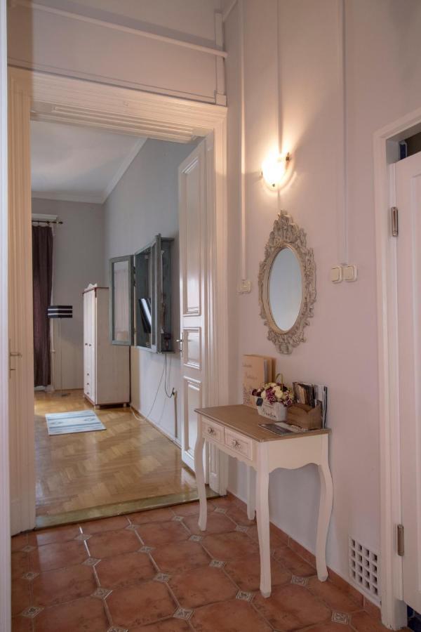Belvarosi Vintage Apartman A Setaloutcan ميسكولك المظهر الخارجي الصورة